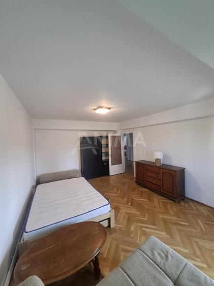 Apartament 4 camere, 3 balcoane, parcare in Piața Cipariu