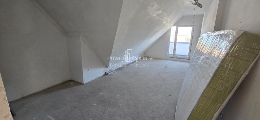 Apartament 4 Camere, Bloc Nou/Mansarda, P-ta Republicii, 7 Noiembrie - 12
