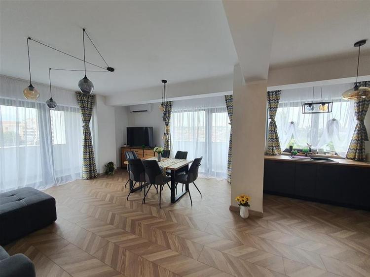 RECO apartament 3 camere cu loc de parcare privat de inchiriat, Decebal, Oradea