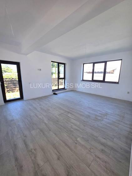 Vanzare Vila Individuala/Cristalului/5 camere id nr 54 - 4