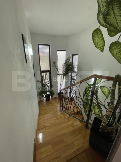 Casă cu 4 dormitoare, 280 mp, garaj, teren 500 mp