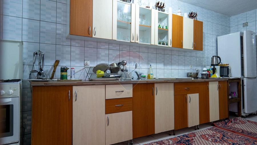 Vanzare vila/pensiune D+P+E+M 10 camere, Daesti jud. Valcea