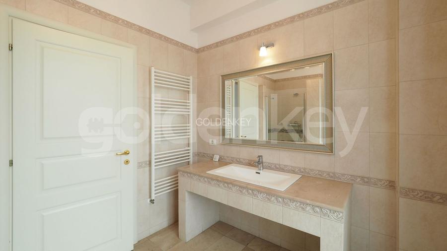 Vila cu finisaje moderne in complex rezidential