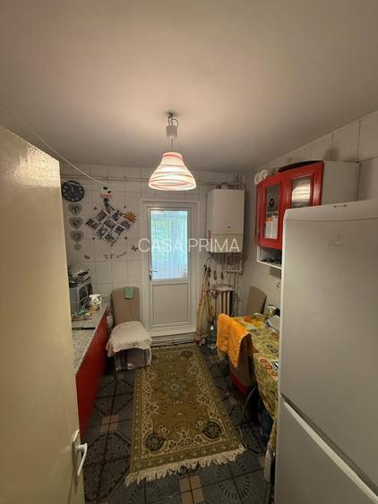 3 camere Decomandat- etaj 1/4 -- Canta-60m, geam la baie ! - 3