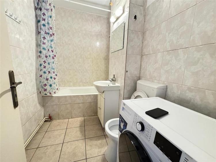 Apartament decomandat 2 camere cu balcon zona Mihai Viteazul