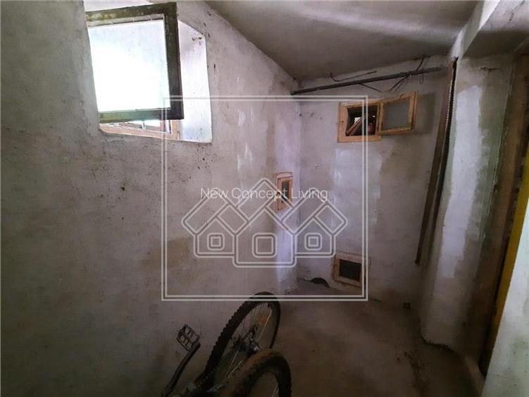 Casa in centrul Cisnadioarei - teren 1177 mp - ideal investitie - 17