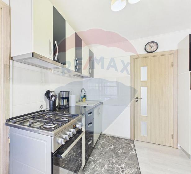 Apartament 4 camere de vanzare – complet renovat, mobilat și utilat