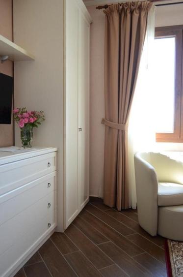 Apartament 3 camere 2 bai intrare Mamaia pe partea cu marea Mobilat utilat Lux