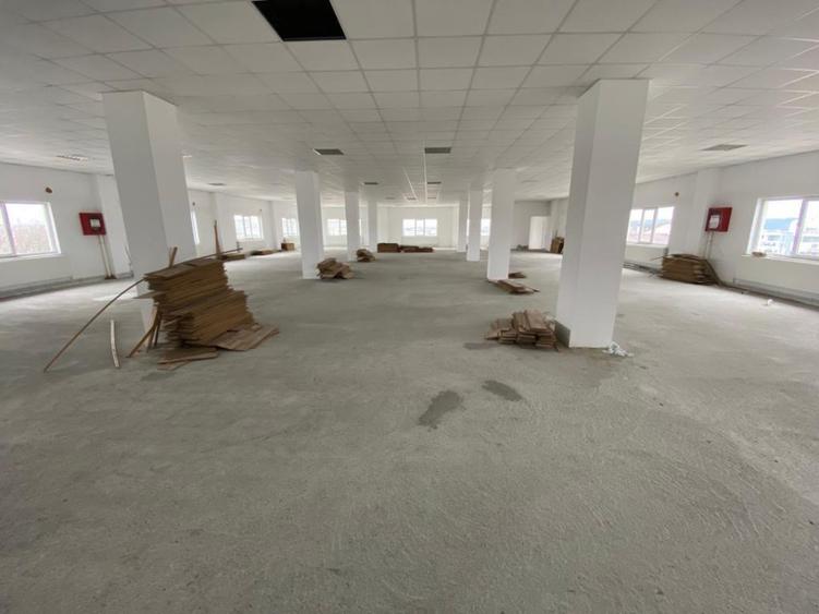 Clădire comercială 3225 mp, teren 5850 mp, zona Romanești