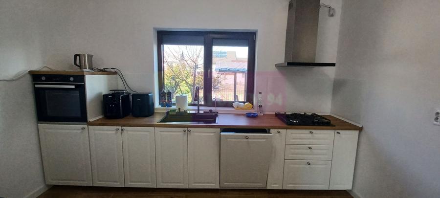 Săbăreni, casă nouă tip parter, cu pod mansardabil