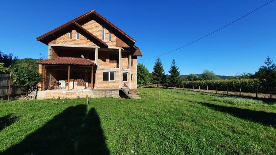 Aninoasa-Valea Silistii, vila de vanzare, p+1, util 140 mp, teren 2850 mp