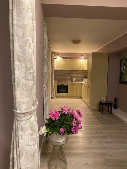 Apartament cu priveliste spectaculoasa catre lac, complet mobilat si utilat!!!