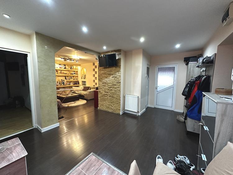 Apartament 3 camere Deco Sub-Stadion 2 Bai Balcon Etaj 2 Finisat Mobilat Utilat