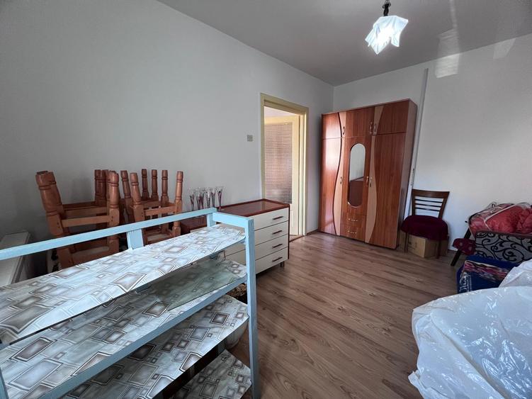 Apartament 2 camere, etaj 1, Simeria-zona Centrala
