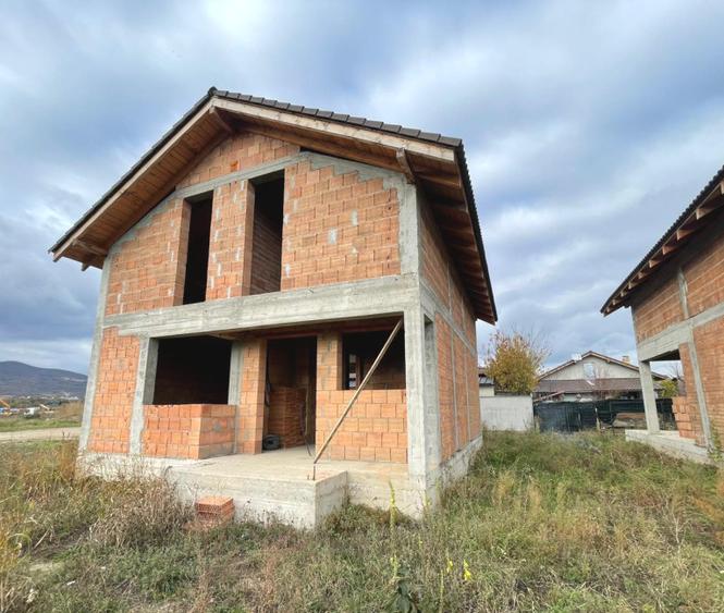 Casă la roșu | 3 dormitoare | zona Arex | Ampoi 3 | Alba Iulia | 123mp