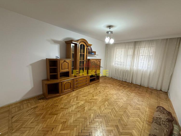 Vânzare apartament 3 camere decomandat, Zona Curcubeului