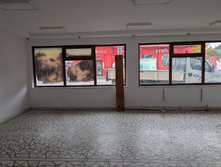 Investitie ideala - Cladire cu Spatiul Comercial la Parter, Teren 845 mp