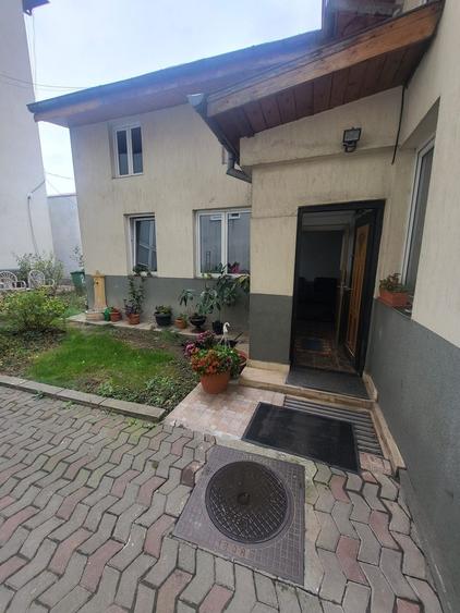 Casa parter si mansarda, curte individuala, loc de parcare, centrala