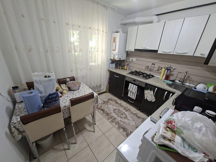Apartament cu 3 camere decomandat, zona Frumoasa