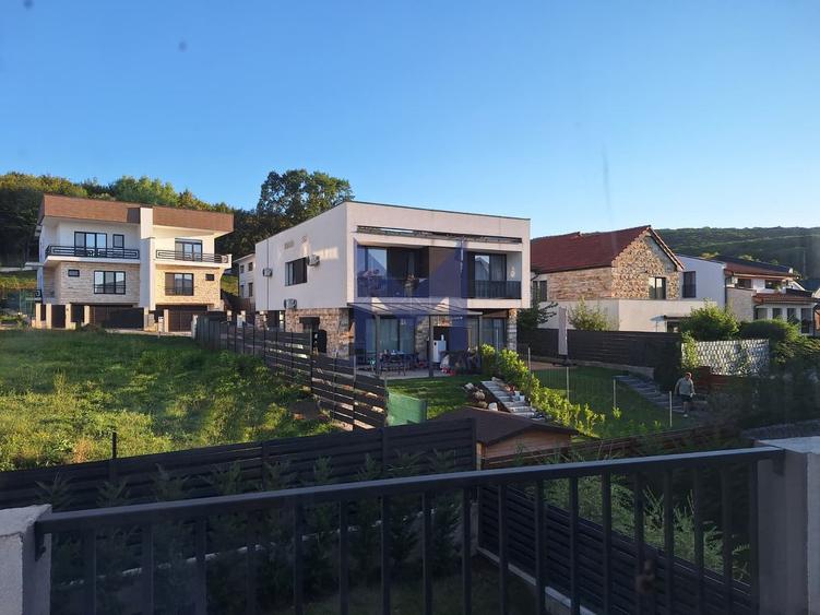 Casă clasa A cu pompă de căldură | răcire inclusă, 3 băi | zona Câmpului