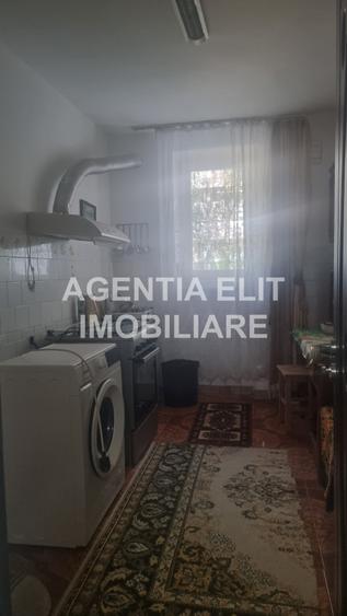 Apartament 2 camere, zona Scolii nr 7, 54 mp, decomandat
