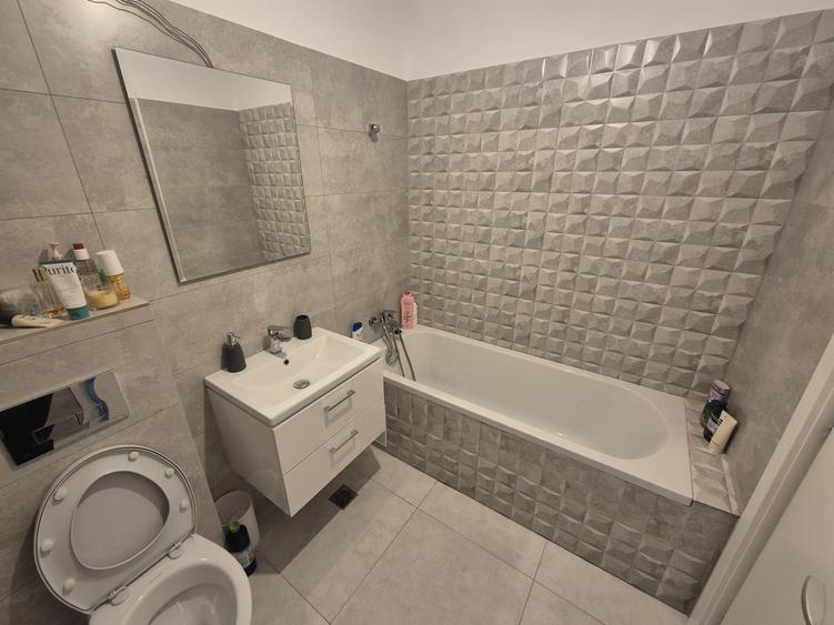 2 camere de vanzare -metrou Berceni !