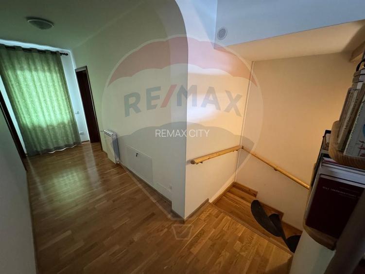Casă / Vilă cu 6 camere de vânzare în zona Darmanesti - 33