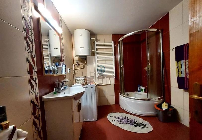 Vila Impresionanta în Deva–Construcție Solida 3 garaje inclus elevator