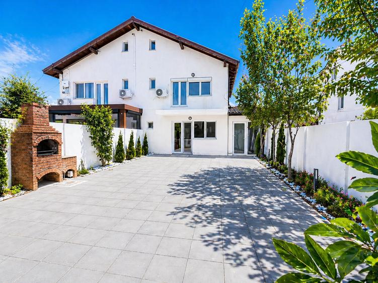 Casă 4 camere + mansardă, 4 băi, curte 350 mp