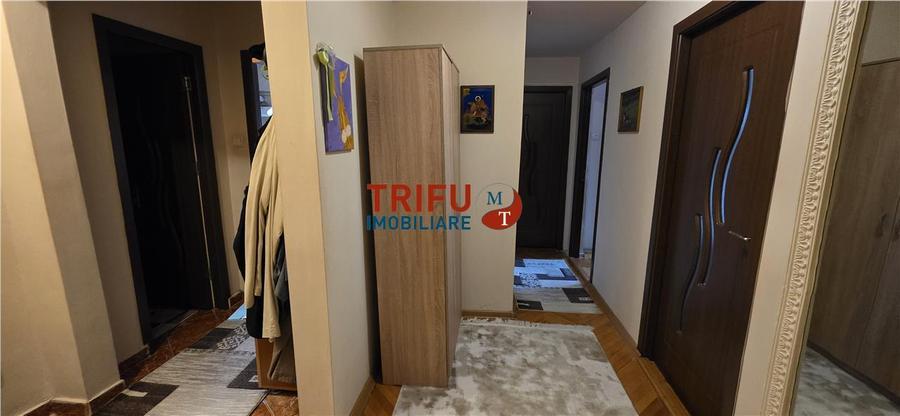 Apartament de vanzare cu 3 camere in Cetate