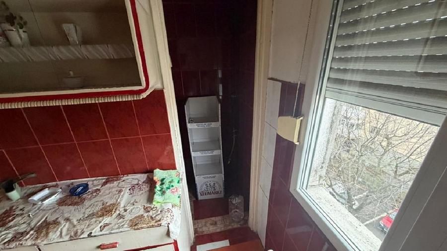 Piata PECO - str. Turnu Magurele, Apartament decomandat cu 3 camere - 65 mp