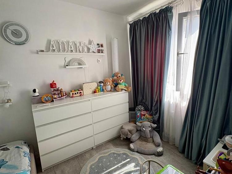 Apartament semidecomandat, Valea Roșie