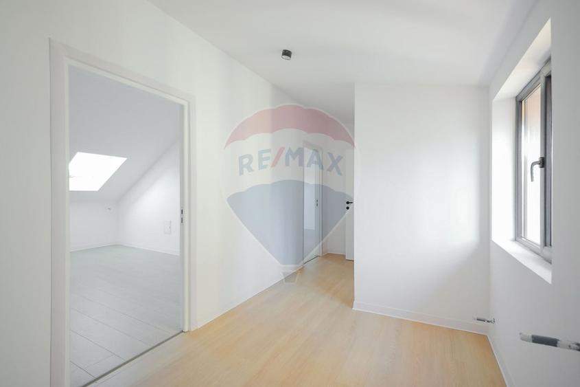 Apartament cu 4 camere de vânzare, ultracentral