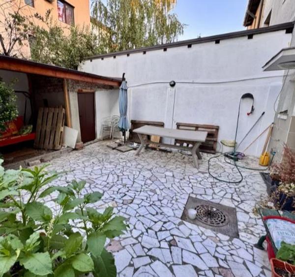 Vatra Luminoasa METROU P-ta IAncului,VILA,4 camere,3 bai,loc  de parcare,terasa