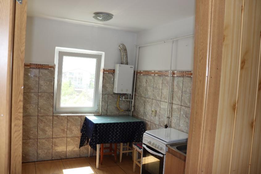 Apartament 3 camere intr-o zona linistita si insorita. Pret negociabil