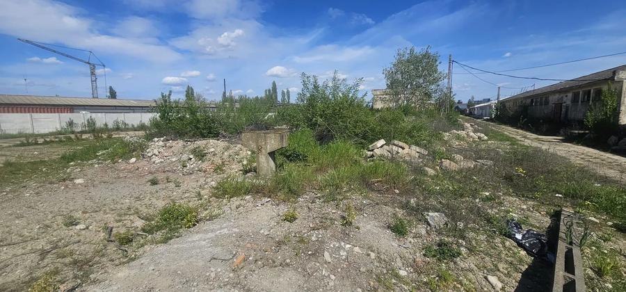 De vanzare - teren intravilan 2.077 mp - zona industriala - str. Macului