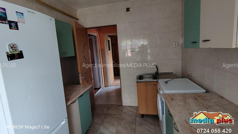 De vanzare apartament 2 camere etajul 3, Micro 40 - 2