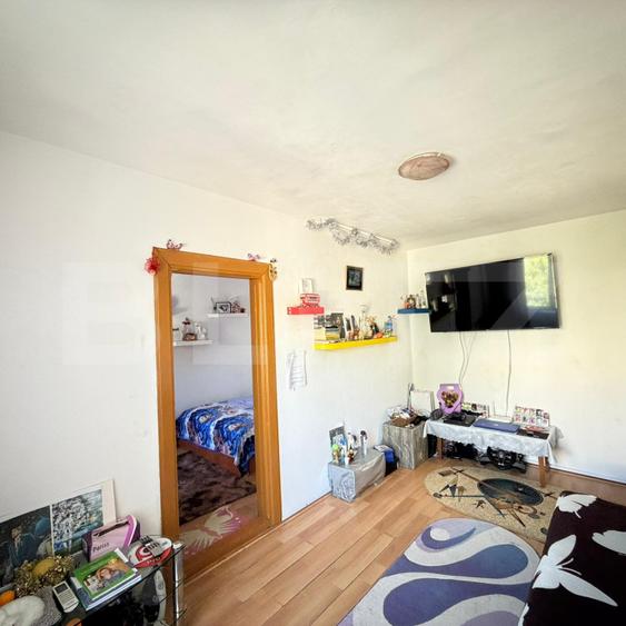 Apartament 3 camere semidecomandate, 40 mp, zona Valea Roșie