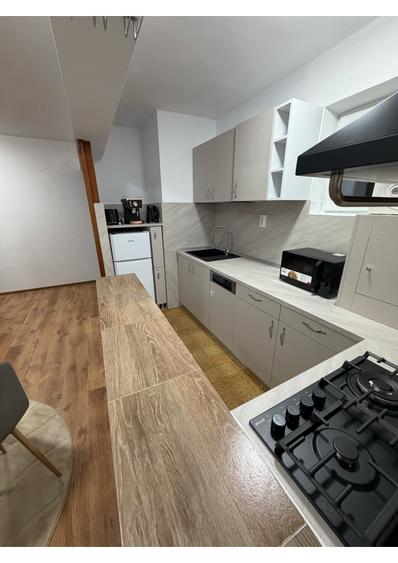 Proprietar inchiriez apartament 2 camere + birou, loc de parcare si boxa depozit