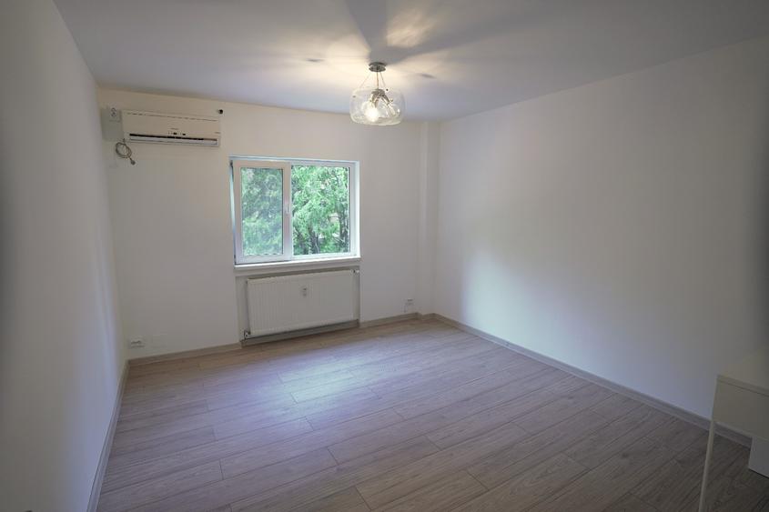 Apartament 3 Camere/Drumul Taberei.Bloc 1978,etaj 1/10,decomandat.