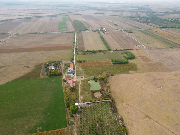 Casă cu teren 13 418 mp intravilan