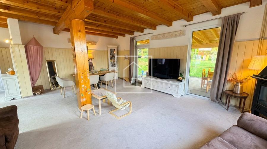 Vila exclusivista cu piscina interioara si 4362 mp curte in Sibiel