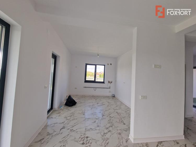 Duplex de vanzare cu 3 camere si teren de 309 mp - Recas