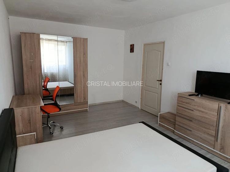 Garsoniera langa metrou 1 Decembrie, renovata, pret negociabil, etaj 4 din 9 - 2