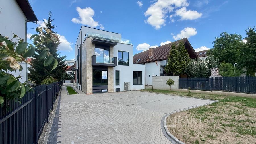 Apartament 3 camere cu terasa, într-o vilă boutique, Andrei Mureșanu!