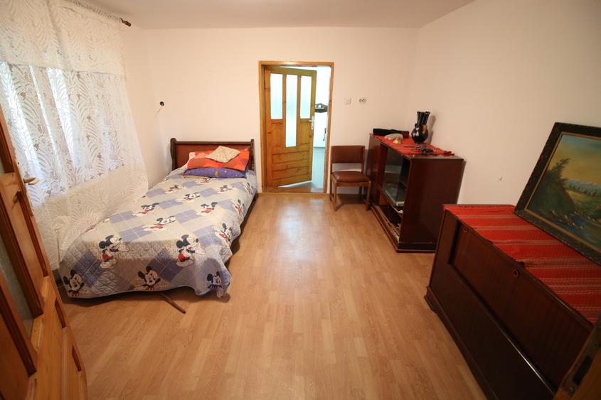 Vand casa in Schela cu toate utilitatile -65.000euro neg