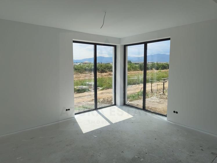 Casa premium 4 camere la alb teren de 310 mp 124 mp utili în Cristian