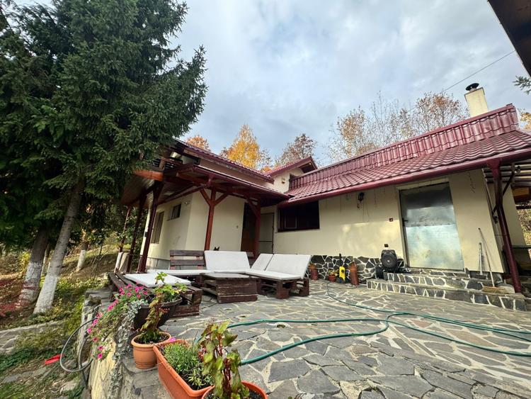 Casă modernă cu priveliște panoramică – ideală pentru investiție turistică