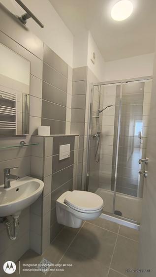 Apartament cu 3 camere, 2 bai si loc de parcare