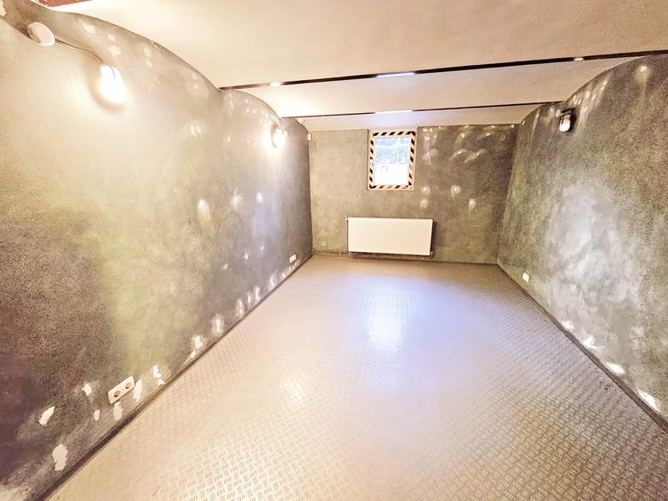 Apartament cu 3 camere in locatie centrala ( rezidenta/ spatiu birouri )